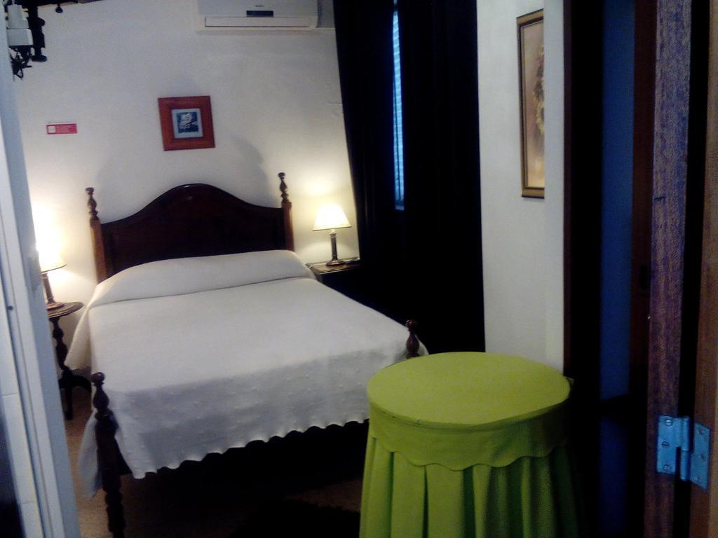 Residencia Matos Pereira Hotel วีลาเรอัลเดซานโตอันโตนิโอ ภายนอก รูปภาพ